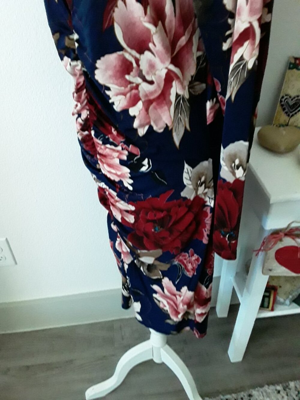 VENUS navy floral criss cross back ruched wait midi dress size XL - Picture 13 of 13